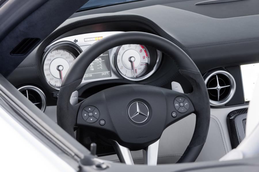 Mercedes-Benz SLS AMG Roadster 2012 года  (фото 141 из 198)